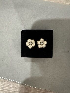 Brighton flower studs